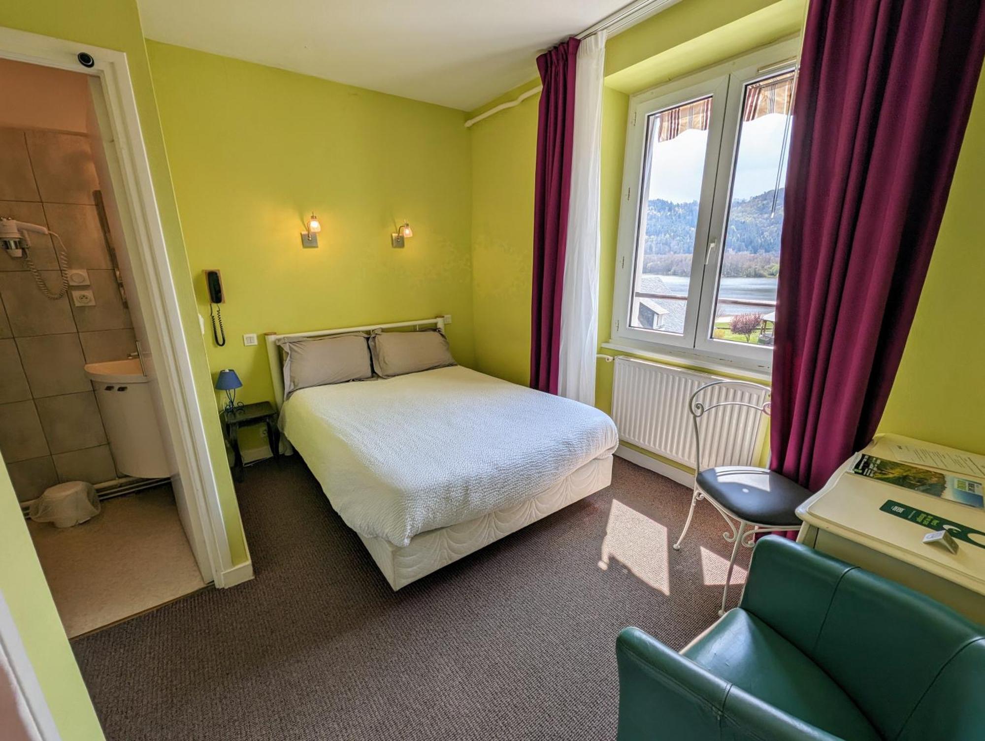 Logis Hotel Le Beau Site Chambon-sur-Lac Exterior foto