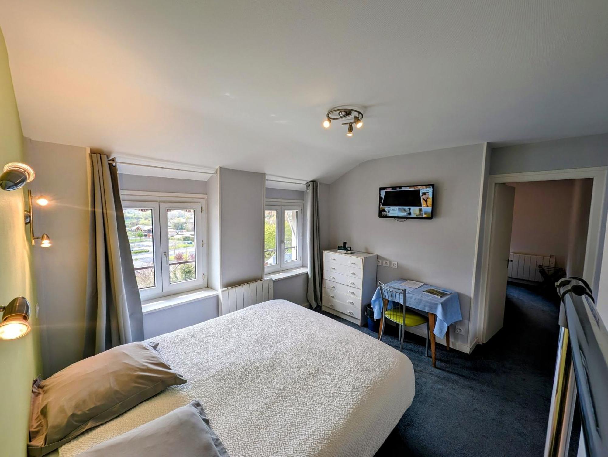 Logis Hotel Le Beau Site Chambon-sur-Lac Exterior foto