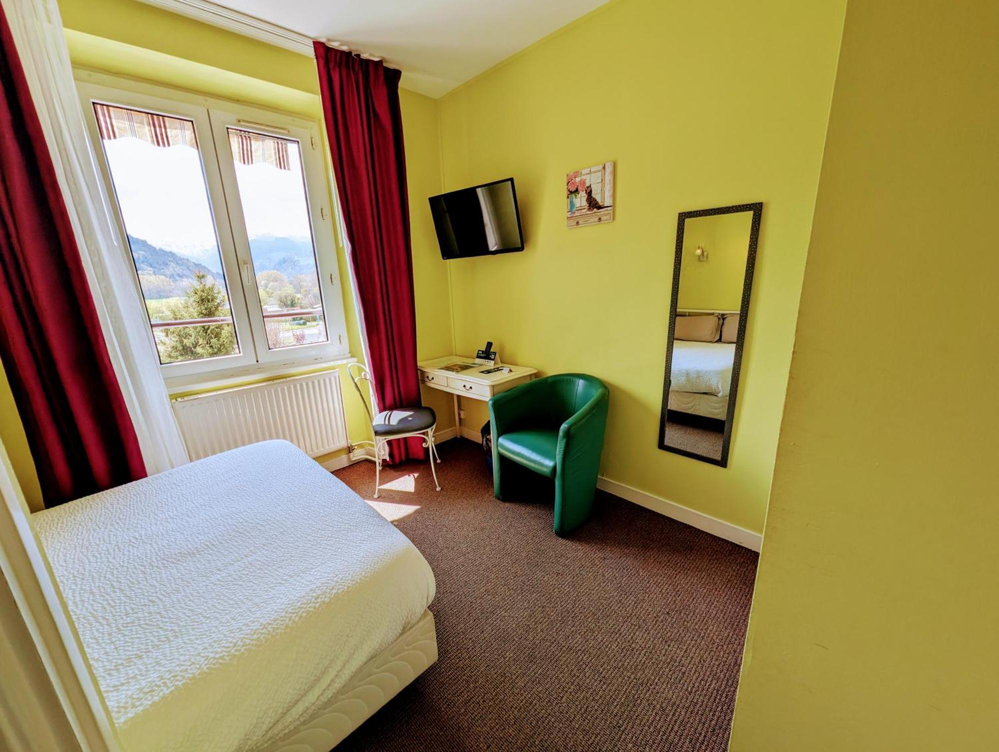 Logis Hotel Le Beau Site Chambon-sur-Lac Exterior foto