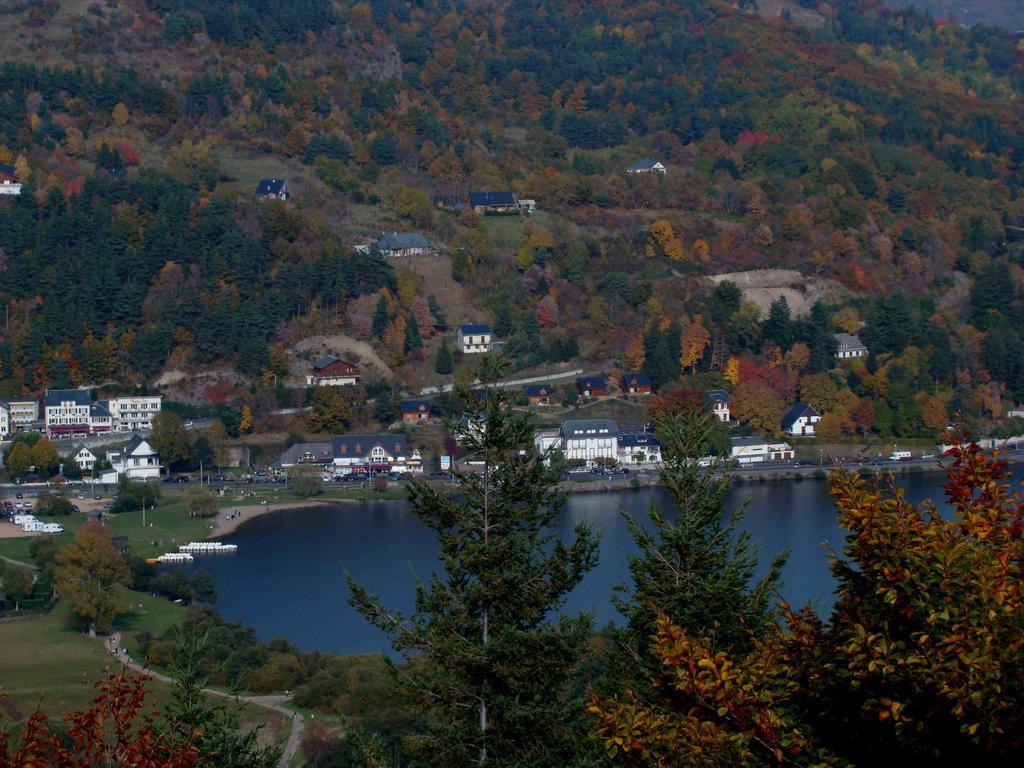 Logis Hotel Le Beau Site Chambon-sur-Lac Exterior foto