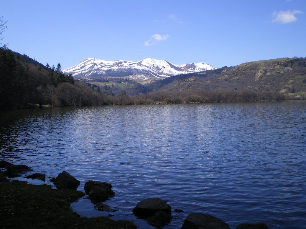 Logis Hotel Le Beau Site Chambon-sur-Lac Exterior foto