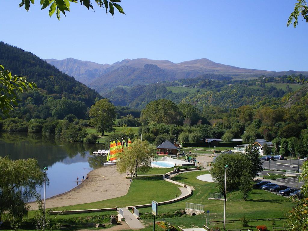 Logis Hotel Le Beau Site Chambon-sur-Lac Exterior foto